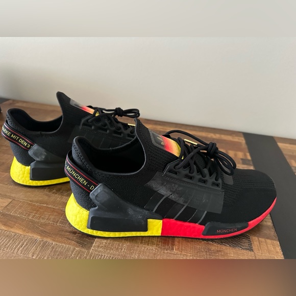 Brand new- Men’s Adidas AG Trefoil logo and the 3 stripes mark - Picture 4 of 11